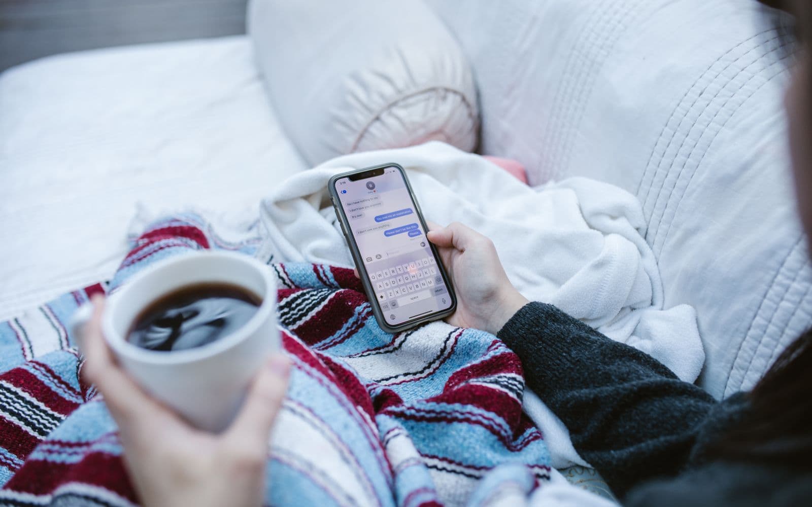 How to Message Someone Without Sounding Awkward