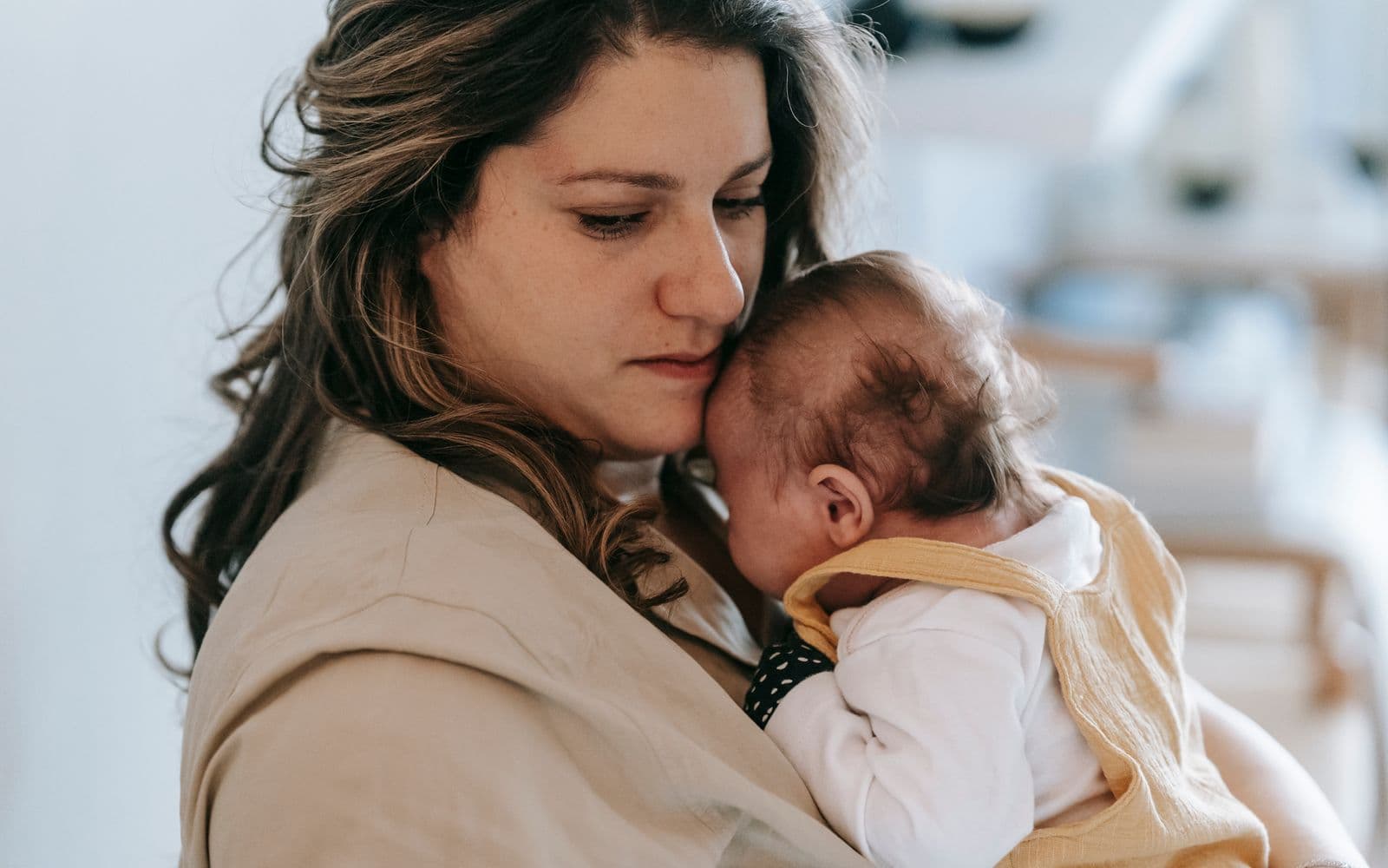 Partner's Guide to the Fourth Trimester in Canada: Recovery, Sleep, and Support